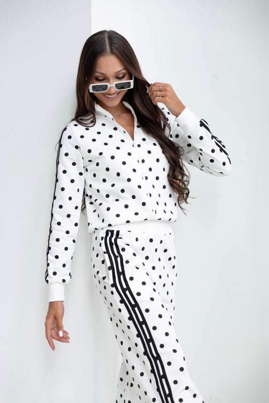Completo sportivo bianco a pois
