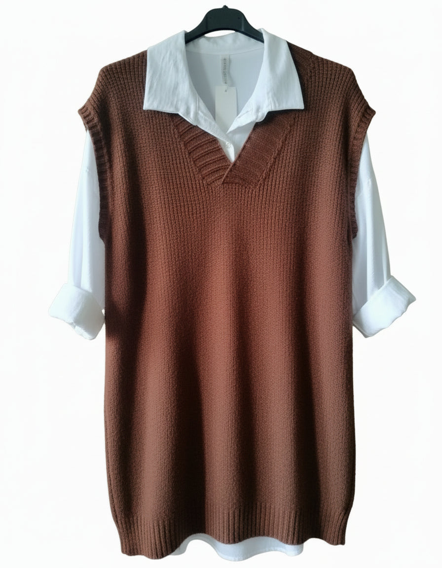 gilet di lana marrone - grigio - bordeaux  con camicia bianca a maniche lunghe